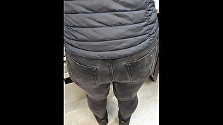 Step mom has a hole in the jeans get fucked by step son