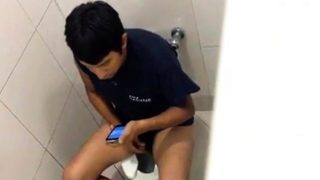 Str8 spy guy in public toilet