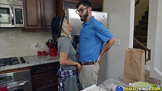 Hot video of horny blonde Daisy Haze having sex in the kitchen