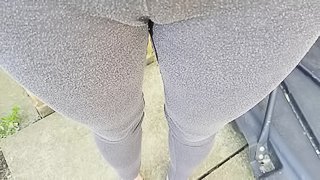 Outdoor pissing in leggings