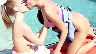 Amatuer lesbian babes enjoy each other's wet pussies