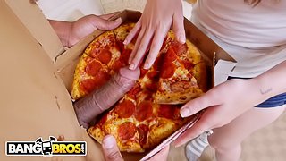 BANGBROS - Magnum Size Pizza Delivery For Petite Teen Joseline Kelly