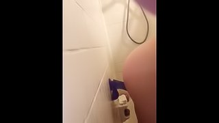 Amateur Fucks dildo in shower