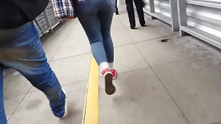 SEXY college girl IN JEANS TIGHT