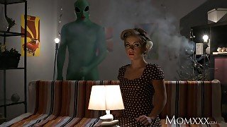 Horny housewife gets deep pussy pounding from alien