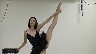 Pussy and ass flashing from flexible Russian model Galina Markova