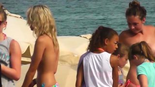 Voyeur Amateur Topless Beach Video