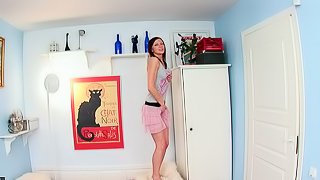Valery Von the hot solo babe makes hot anal toying show