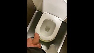 Straight Guy Pissing