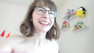Hot busty babe webcam Pussy Rubbing