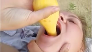 Horny Bitch Milf Fuck Pussy With Yellow Squash & Squrit