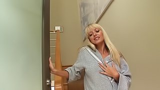 Captivating blonde Jana Cova slams her vagina with a dildo