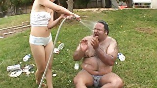 Kinky outdoors fucking between sexy Jennifer Loves Spluey and a fat guy