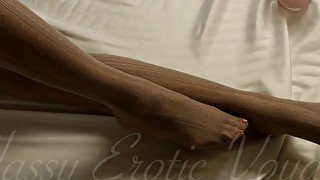 STOCKINGS AND OIL ON BEAUTIFUL FEET