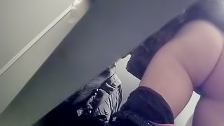 Sexy beauty is pissing with pleasure on the cam