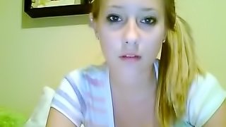 Gorgeous Blonde Teen Masturbating in a Sexy Webcam Vid