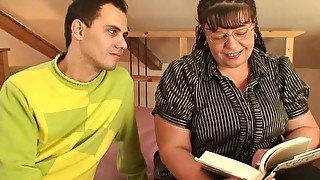 lucky guy picks up big boobs bookworm mature woman for pussy play