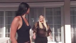 Hot sex on the lawn