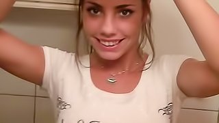 Amateur webcam girl sucks and fucks toy