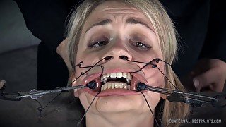 Dirty dude tied up his blonde neighbor Winnie Rider to torture her
