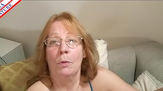 Nerdy experienced chick takes down her glasses to do the cock sucking