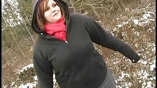 FAT amateur plays with pussy in the snow