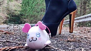 女装ヒールでぬいぐるみ踏み潰しクラッシュフェチ japanese crosdresser heels crush fetish