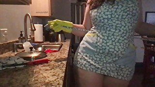 Milf POV: Thicc Step Mom Relentlessly Teases by Showing Off Her Fat Ass