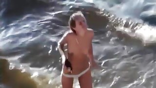 Pair caught fucking on the beach