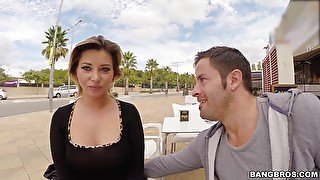 Cougar Anna Polina drops on her knees to give a blowjob in outdoors