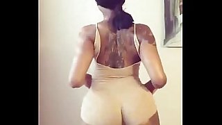 Sexy ebony booty twerking