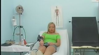 Amateur blonde gets fucked by horny male nurse