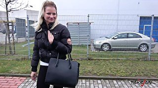 Stranded hitchhiker Lora gets her pussy taken care of in a car