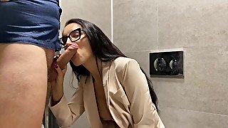 The boss fucked a lustful secretary in the toilet