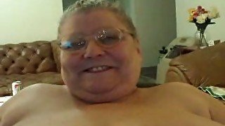 Fat webcam granny strokes and squeezes her nipples