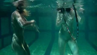 Bad quality underwater lesbian show