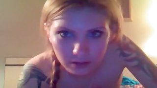blonde beauty masturbates pussy on cam