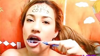 Cumshot in her mouth so she can brush her teeth