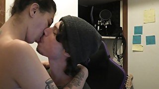 Couple amoureux fait du Sexe intense dans le bureau