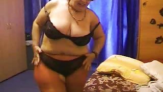 Granny on Web Camera R20