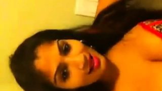 Desi girl fingering and moaning loudly