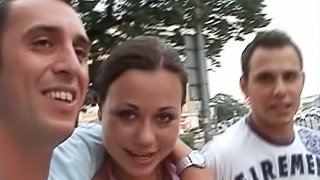 Insane Couple Like To Fuck In The Public Park