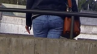 Candid - Nice Ass In Jeans At The Train Station