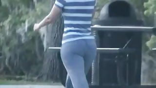 Candid hot ass at the park