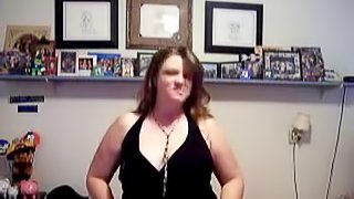 Horny lady masturbates on livecam