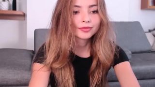 Amateur teen fucks on her webcam show