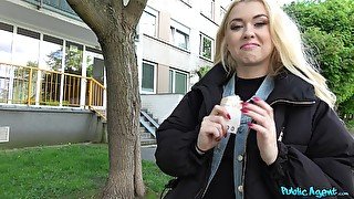 Amateur blondie takes money to have sex with a stranger in outdoors