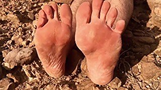 Dirty Dusty big male feet - Barefoot walking on Australian Mars like terrain - MANLYFOOT