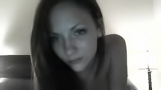 Sexy brunette masturbates her pussy in front of the webcam