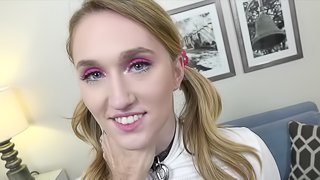 Young babe Victoria Gracen makes a kinky guy cum on her face